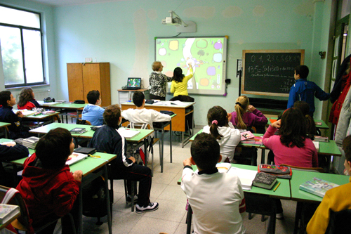 aula con lavagna multimediale